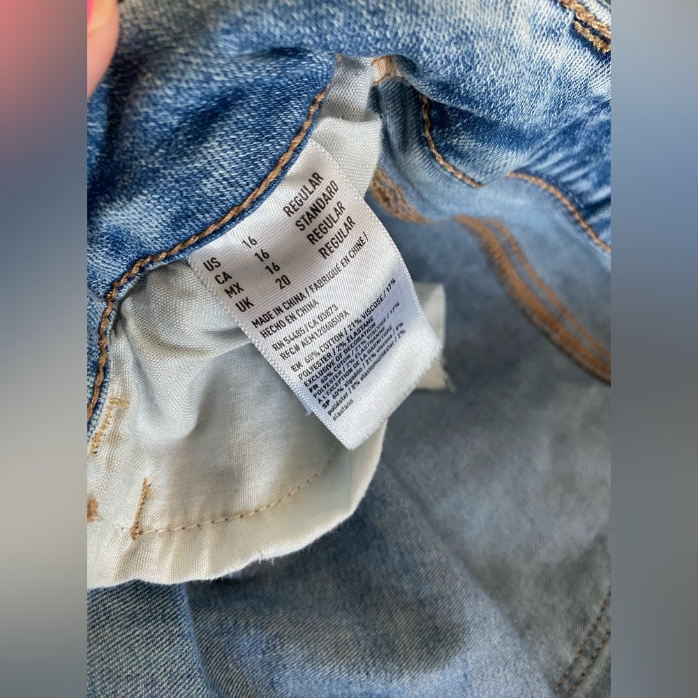 American Eagle Ripped Jean - Picture 4 of 5